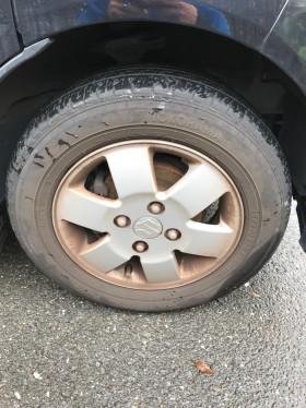 タイヤホイール前