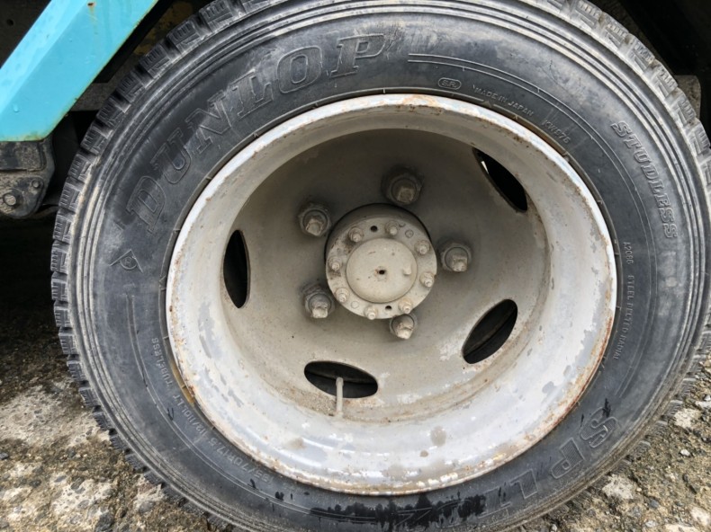 タイヤホイール前