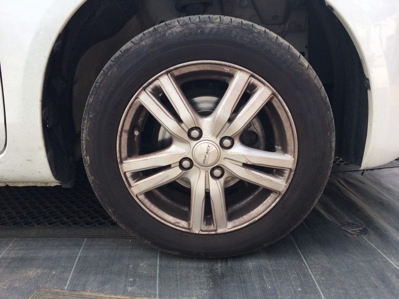 タイヤホイール前