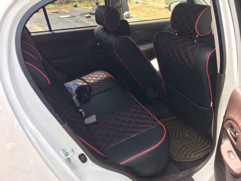 内装後方シート