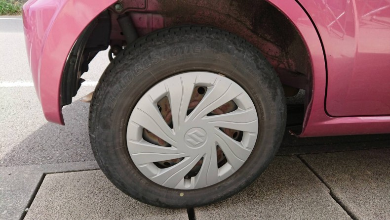 タイヤホイール前