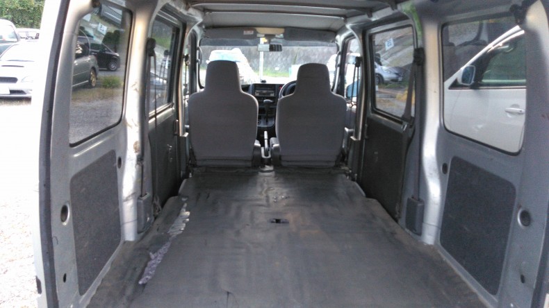 内装後方シート