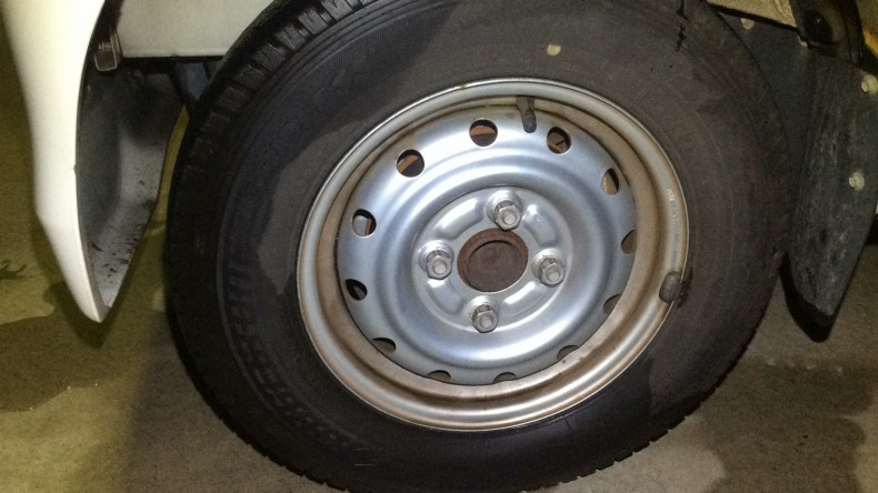 タイヤホイール前
