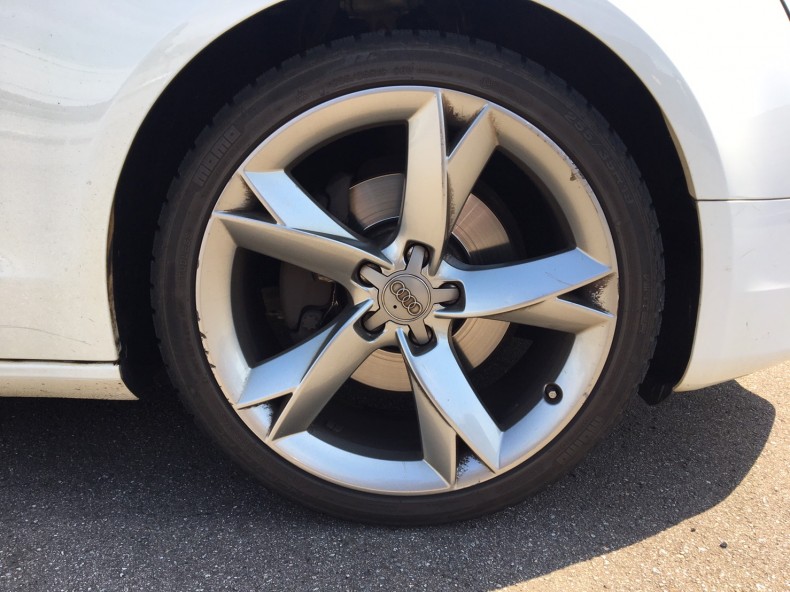 タイヤホイール前