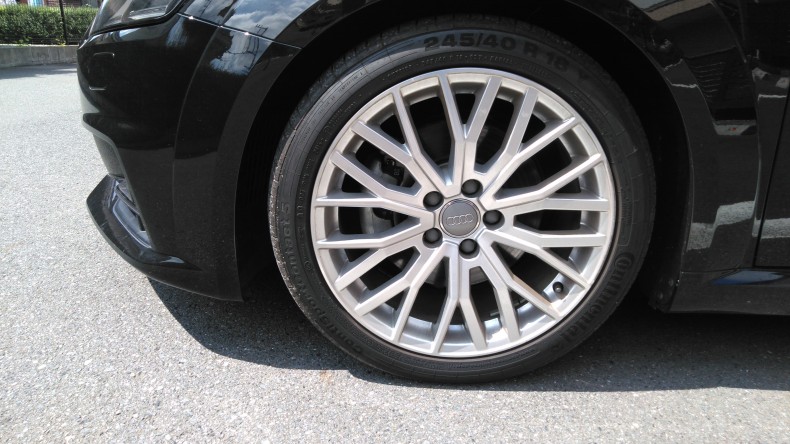 タイヤホイール前