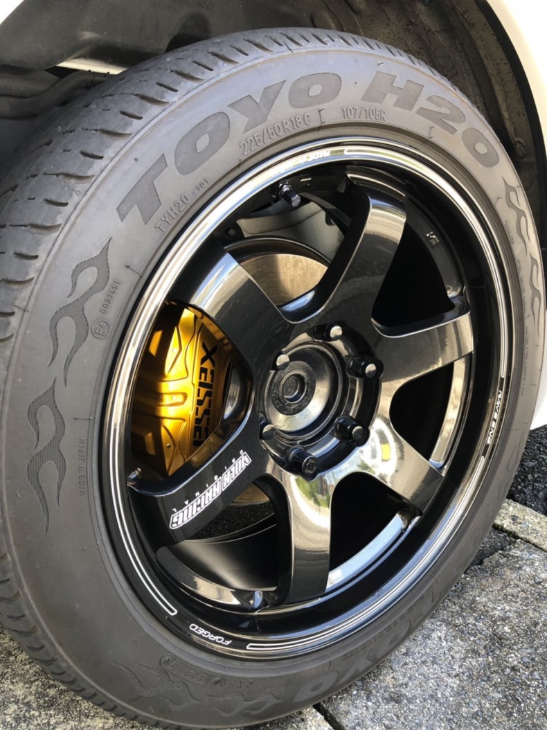 タイヤホイール前