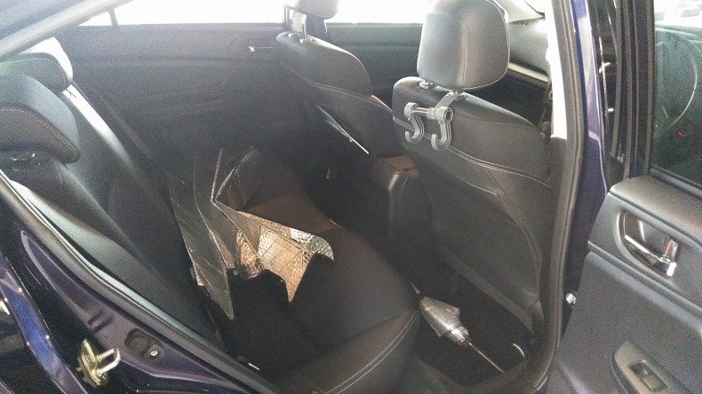 内装後方シート