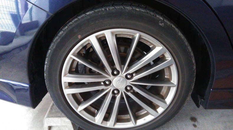 タイヤホイール前