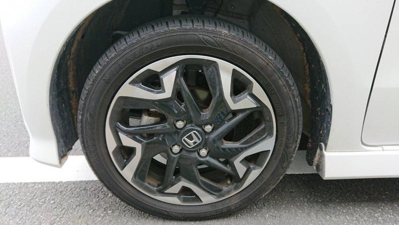 タイヤホイール前