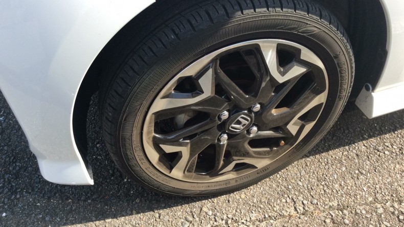 タイヤホイール前