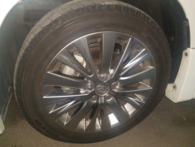 タイヤホイール前