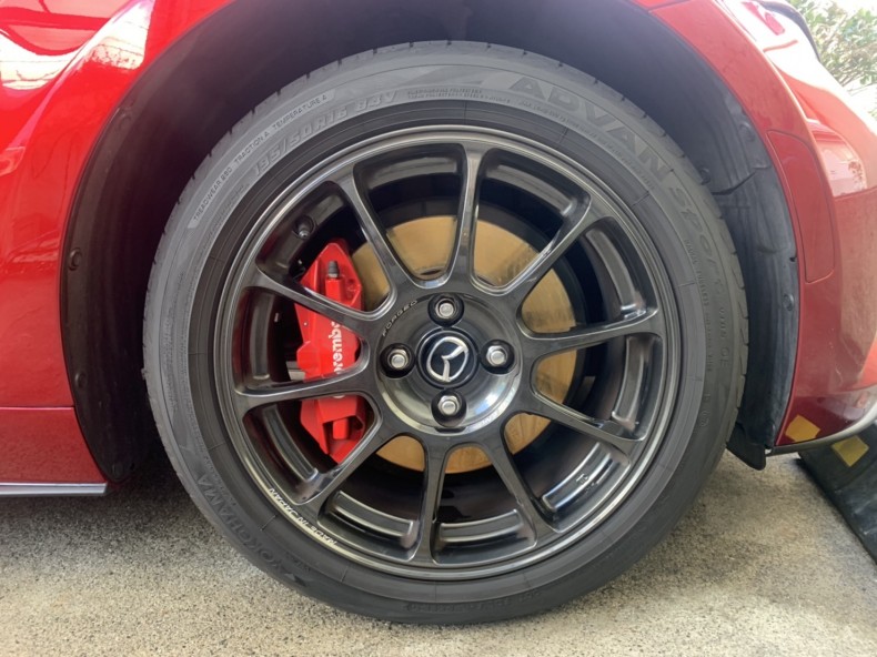 タイヤホイール前