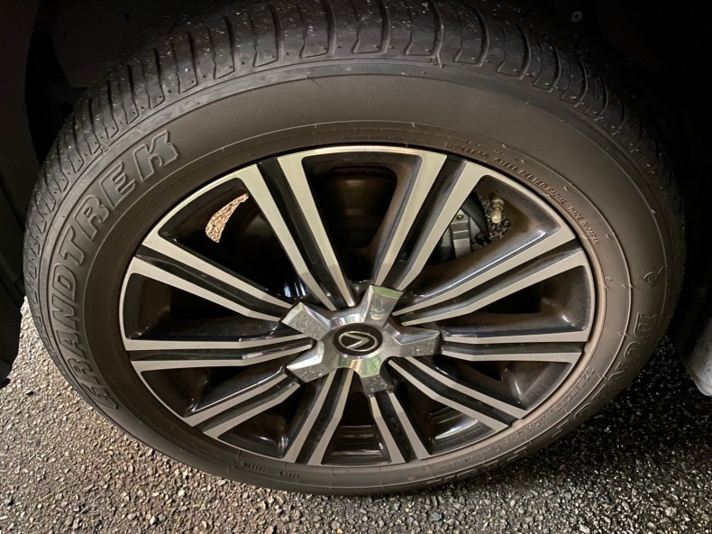 タイヤホイール前