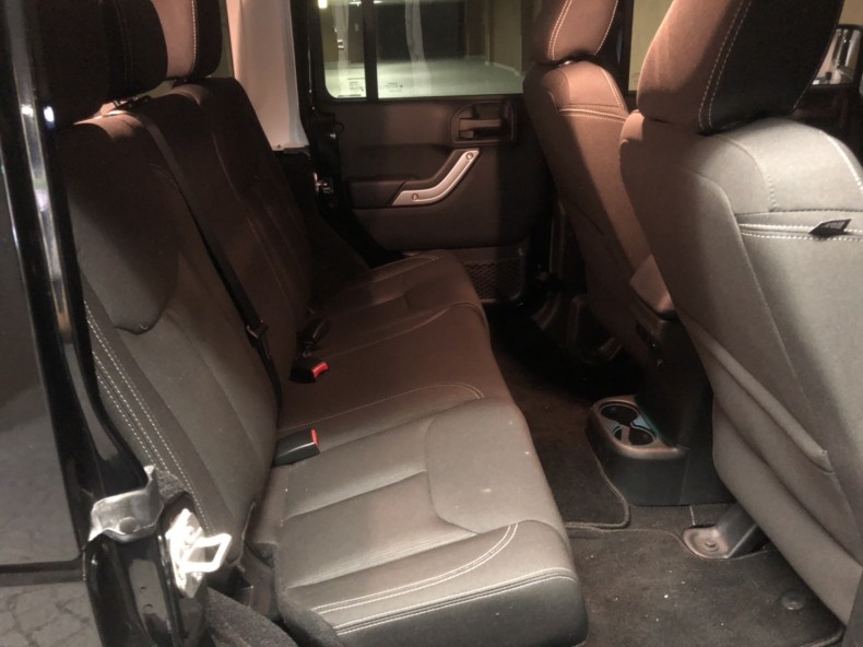 内装後方シート