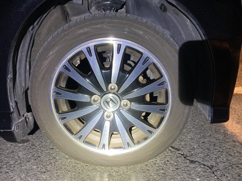 タイヤホイール前