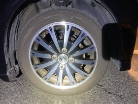 タイヤホイール前