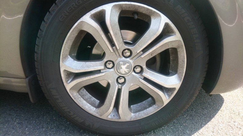 タイヤホイール前