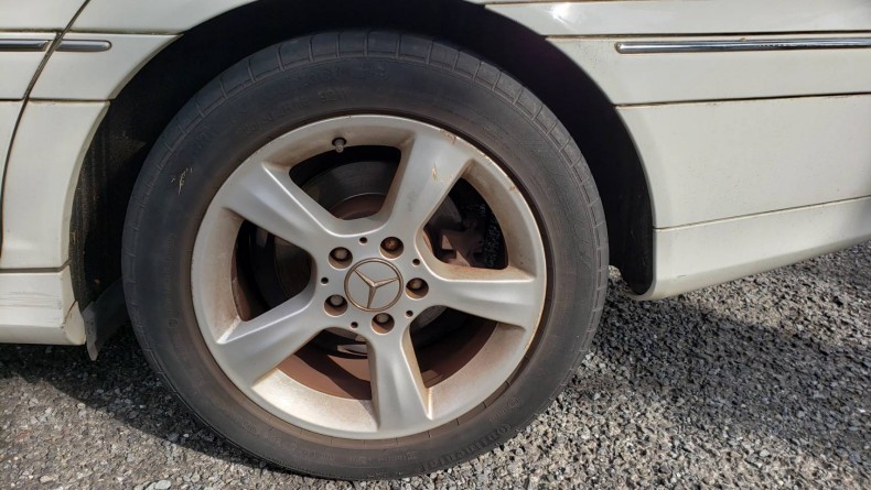 タイヤホイール前