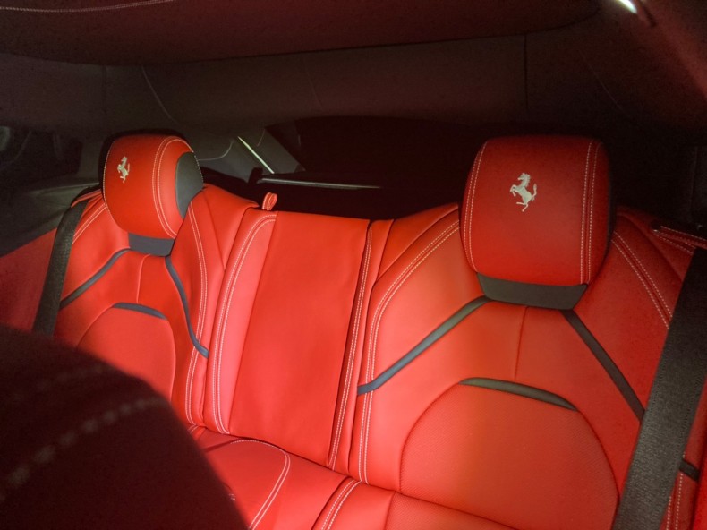 内装後方シート