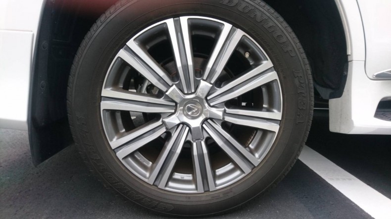 タイヤホイール前