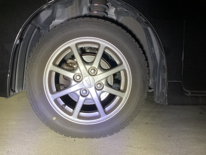 タイヤホイール前