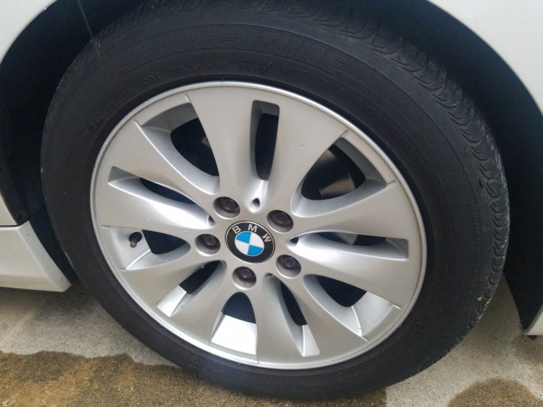 タイヤホイール前