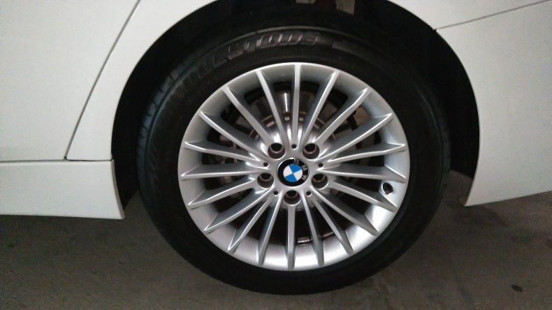 タイヤホイール前