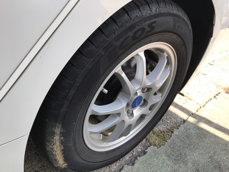 タイヤホイール前