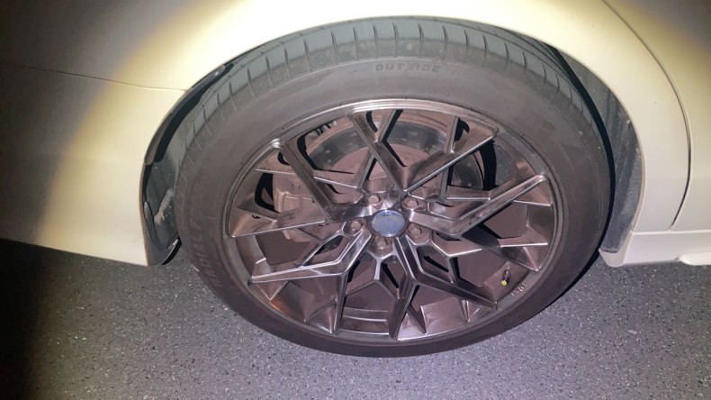 タイヤホイール前