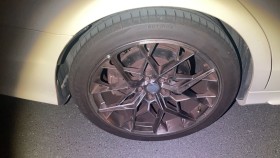 タイヤホイール前