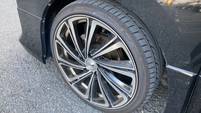 タイヤホイール前