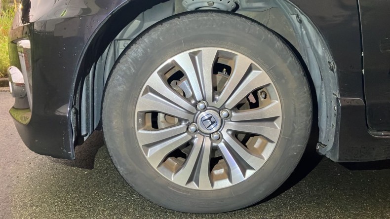 タイヤホイール前