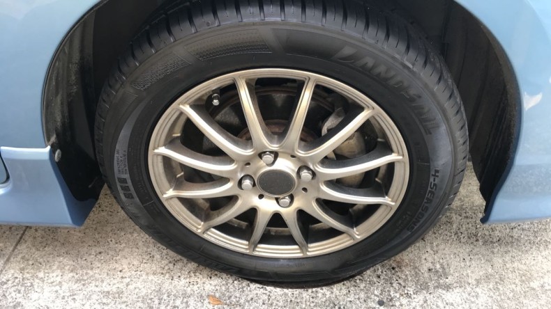 タイヤホイール前