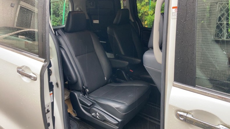 内装後方シート