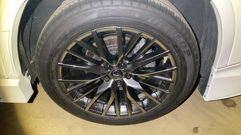 タイヤホイール前