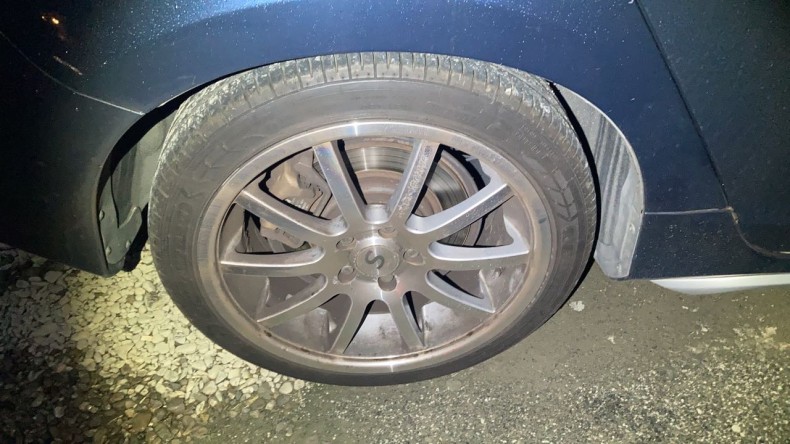 タイヤホイール前