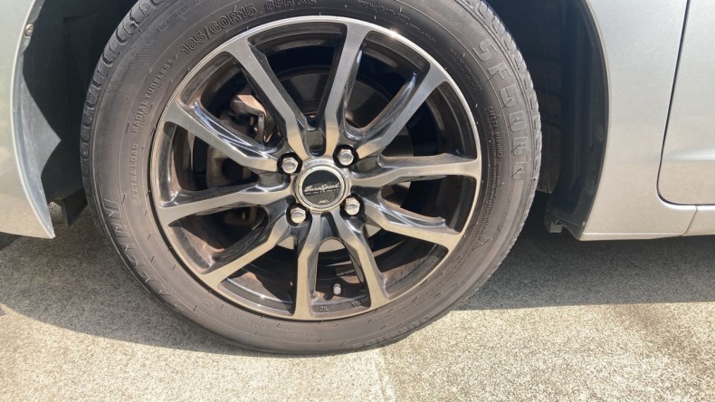 タイヤホイール前