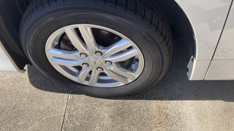 タイヤホイール前