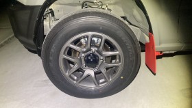 タイヤホイール前