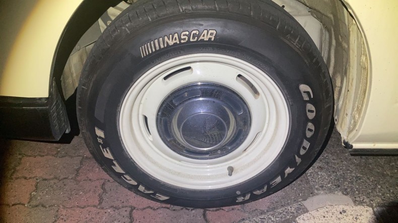 タイヤホイール前