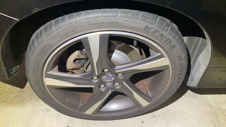 タイヤホイール前