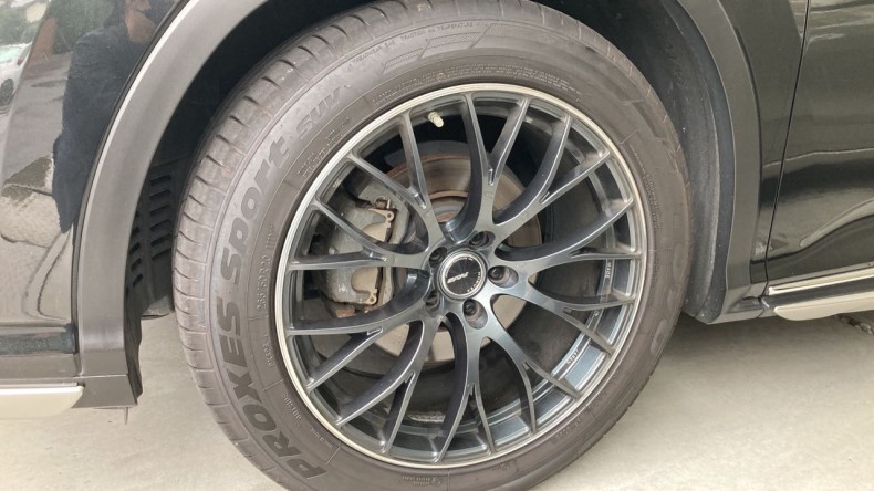 タイヤホイール前