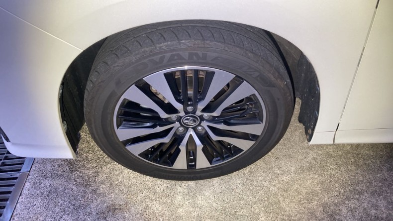 タイヤホイール前