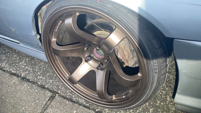 タイヤホイール前