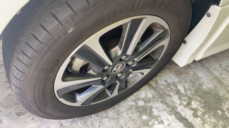 タイヤホイール前