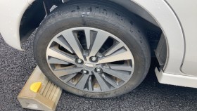 タイヤホイール前