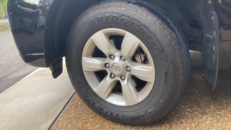 タイヤホイール前