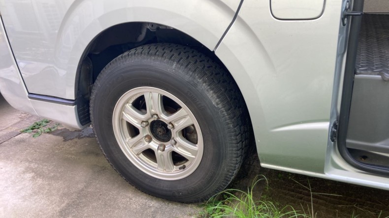 タイヤホイール前