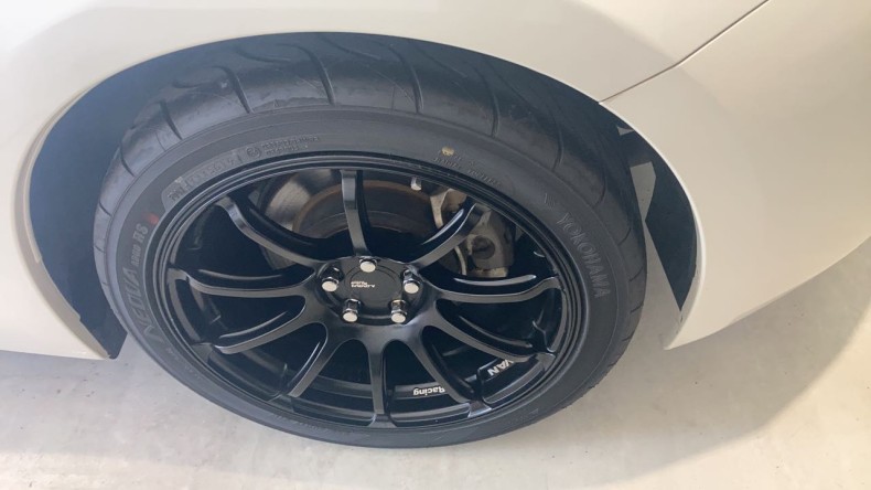 タイヤホイール前