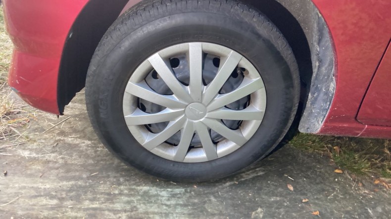 タイヤホイール前